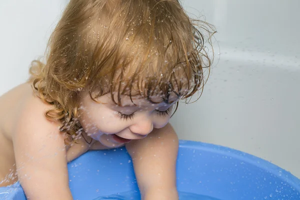 Pojke i badet — Stockfoto