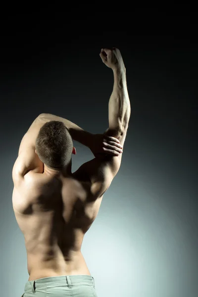 Muskularny mężczyzna z sexy ciało — Zdjęcie stockowe