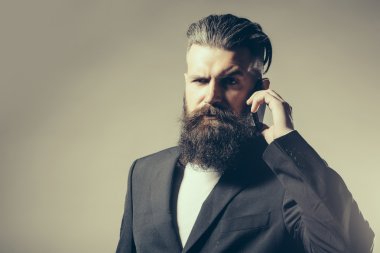 Ceketli sakallı yakışıklı adamı