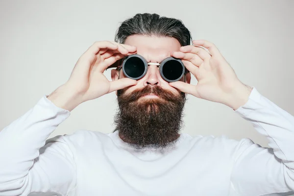 Hombre barbudo en gafas piloto —  Fotos de Stock