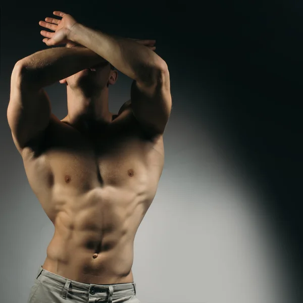 Uomo muscolare con corpo sexy — Foto Stock