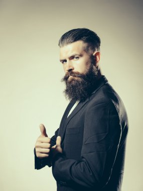 Ceketli sakallı yakışıklı adamı