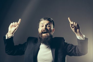 Ceketli sakallı yakışıklı adamı