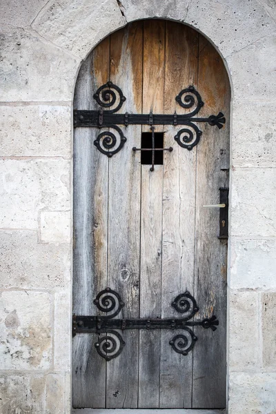 Oude houten medieviel deur — Stockfoto