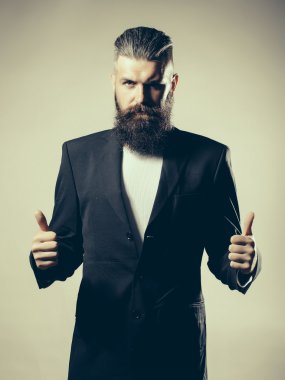 Ceketli sakallı yakışıklı adamı