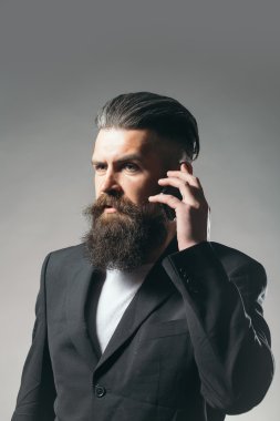 Ceketli sakallı yakışıklı adamı