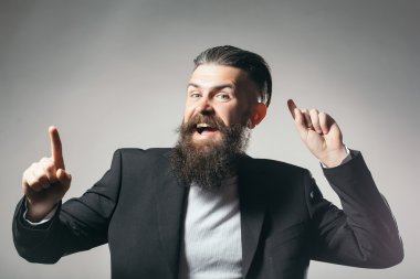 Ceketli sakallı yakışıklı adamı