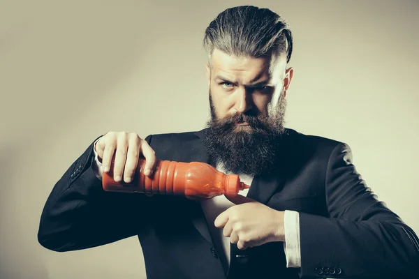 Bearded man with ketchup bottle — Stock Photo, Image