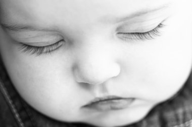 Sevimli uyuyan bebek kız