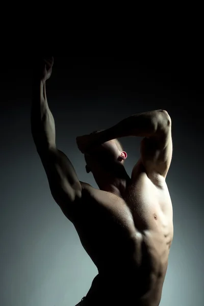 Muskulöser Mann mit sexy Körper — Stockfoto