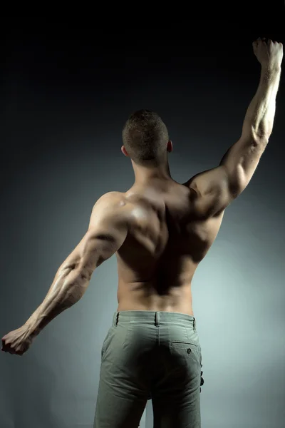 Uomo muscolare con corpo sexy — Foto Stock