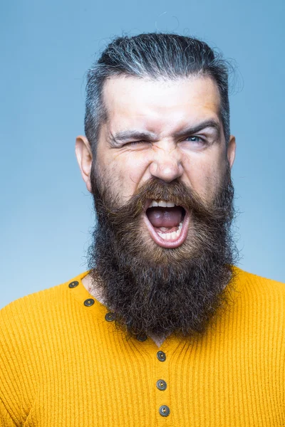 Bärtiger, schreiender Mann — Stockfoto