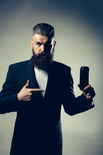 Bearded man with beer tin can — Stock Photo, Image