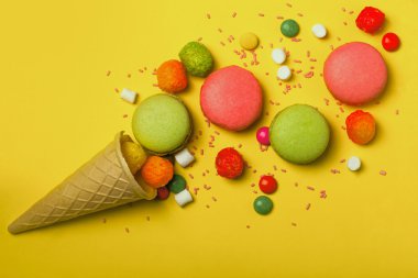 Tatlılar ve hatmi ile Macarona