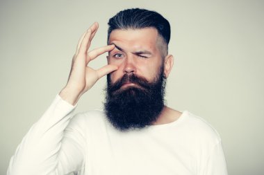 Sakallı adam hareketi ile