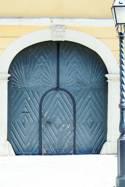 Old wooden door with arch — Stock Photo, Image