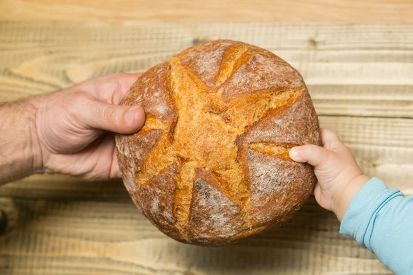 Round loaf of homemade bread — Stock Photo, Image
