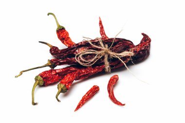 Kırmızı biber beyaz üzerine izole edilmiş.