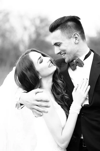 Happy wedding couple — Stock Photo, Image