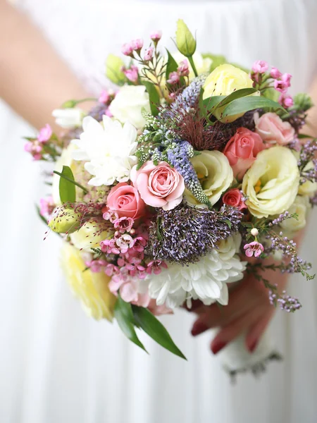 Bride with wedding flower bouquet — Stock Photo, Image