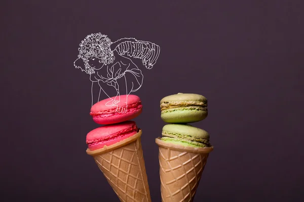 Macaron in Eistüte mit Amor — Stockfoto