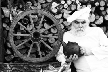 Sakallı cook ile demir çaydanlık