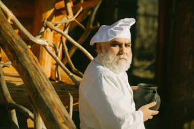 Sakallı cook ile demir çaydanlık