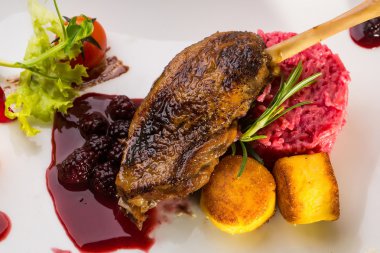 Confit ördek veya kaz ayağı