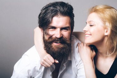 mutlu genç gülümseyen Çift