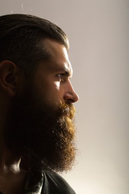 Studio sakallı adam