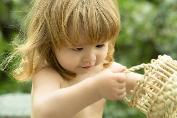 Jongetje geniet zomertijd — Stockfoto