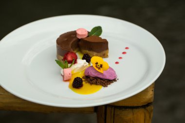 çikolatalı sufle ve dondurma