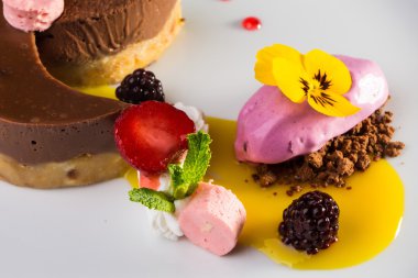 çikolatalı sufle ve dondurma