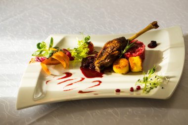 Confit ördek veya kaz ayağı