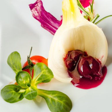 Ana yemek için sebze garnitür