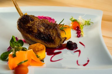 Confit ördek veya kaz ayağı