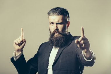 Ceketli sakallı yakışıklı adamı