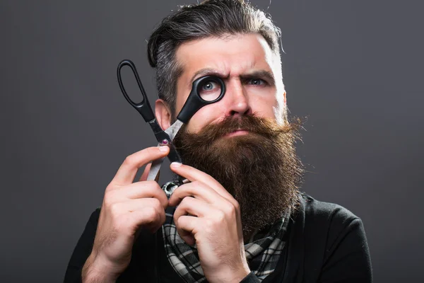 Bearded man with hairdresser scissors — Stock Photo, Image