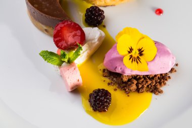 çikolatalı sufle ve dondurma