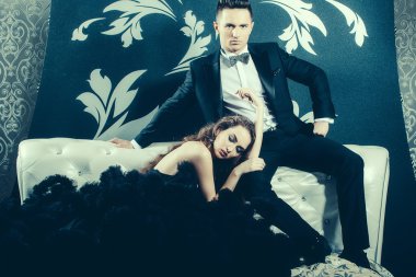 yakışıklı erkek ve zarif kadın