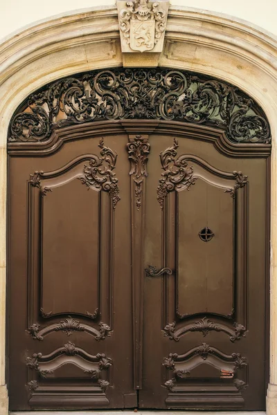 Old brown wooden door — Stock Photo, Image