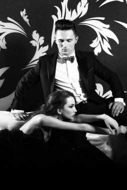 yakışıklı erkek ve zarif kadın