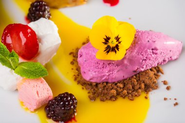 Renkli dondurma tatlı