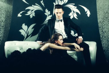 yakışıklı erkek ve zarif kadın