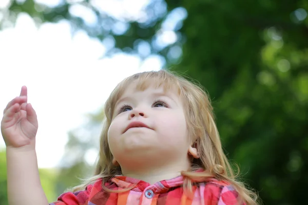 Happy small boy on green natural background — Stock Photo, Image