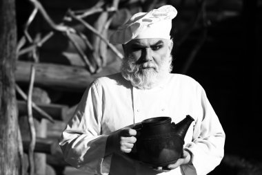 Sakallı cook ile demir çaydanlık