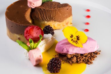 çikolatalı sufle ve dondurma