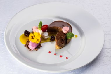 çikolatalı sufle ve dondurma