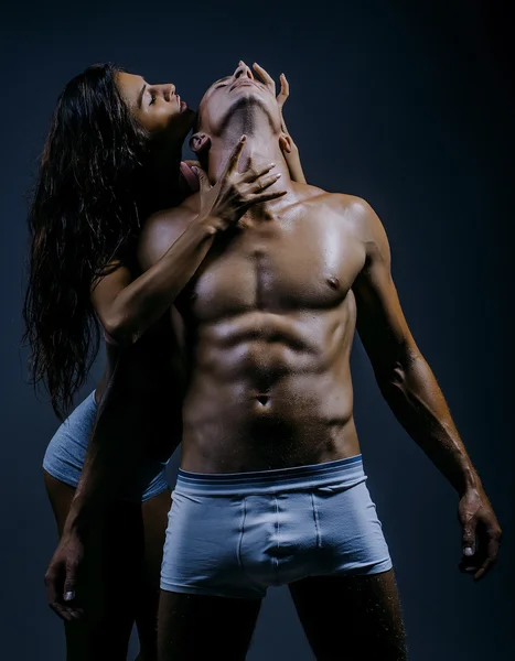 Sexy jovem casal — Fotografia de Stock