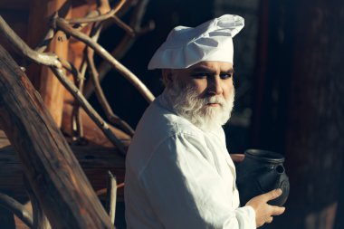 Sakallı cook ile demir çaydanlık